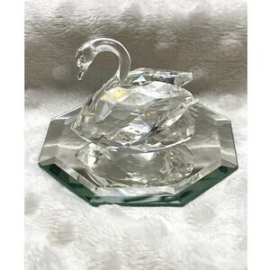 Vintage Swarovski Beauties of the Lake Crystal Swan (Medium)w/Mirror-Retired